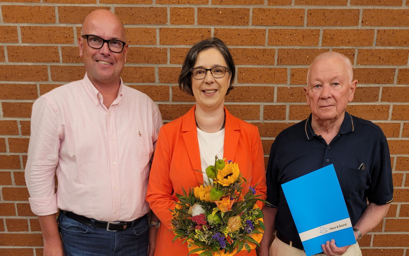 RA Will-Fuchs, Vorstand (li) mit RA Blatt, Ehrenvorstand (re) und Dr. Ulrike Kirchhoff (mi) 